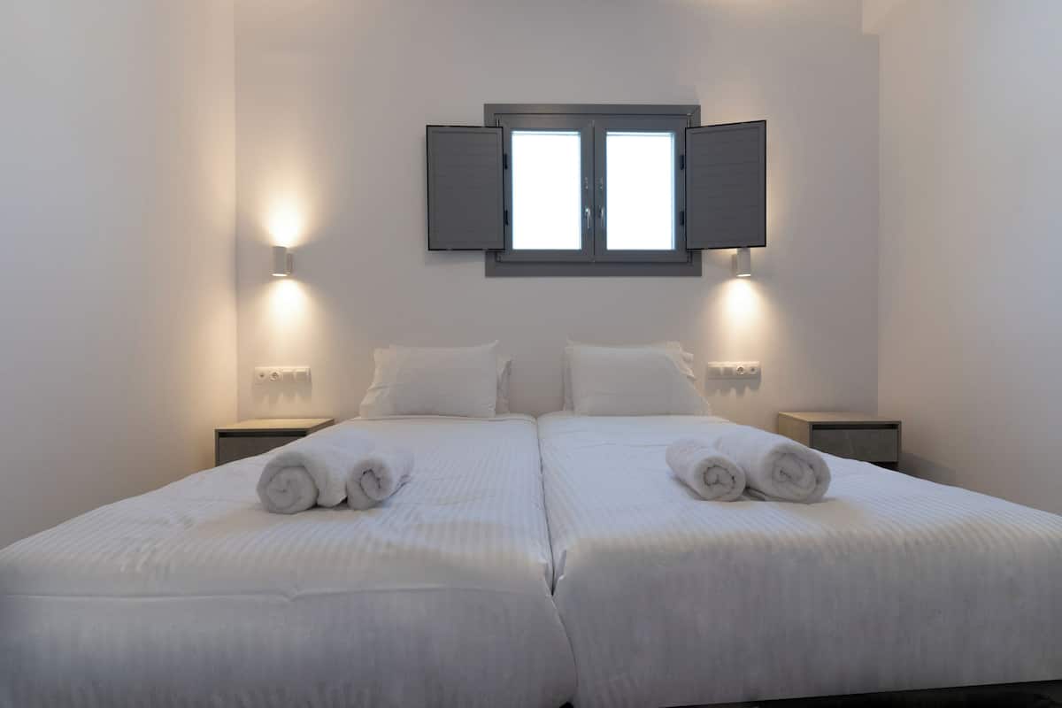 SPOT F2 First Floor | 特色装修、办公桌、笔记本电脑工作区、隔音