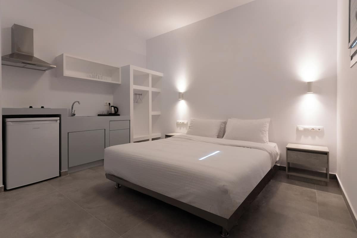 Upper Floor Village Studio | 책상, 노트북 작업 공간, 방음 설비, 무료 WiFi
