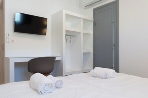 Upper Floor Village Studio | Individually decorated, desk, laptop workspace, soundproofing - Bedspot Apartments Astypalaia (Astypalaia)