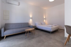 Individually decorated, desk, laptop workspace, soundproofing - Bedspot Apartments Astypalaia (Astypalaia)