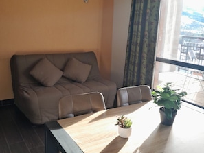 TV - Studio for 4 with terrace, pool and parking in Jausiers (Jausiers)