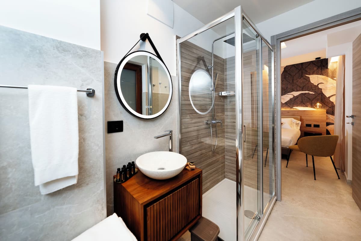 Camera Tripla, Edificio separato a soli 20 metri dalla Struttura con Reception | Badezimmer