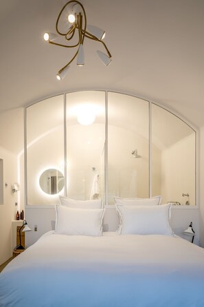 4 soverom, safe på rommet, strykejern/-brett og reiseseng for barn