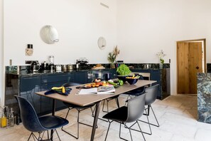 Dining - An exceptional Mas in the heart of the Alpilles, 5 minutes from Saint Rémy de Provence (Saint-Rémy-de-Provence)