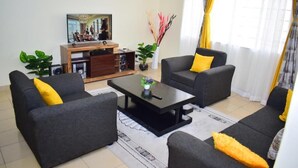 32-inch flat-screen TV with digital channels - Stay.Plus Dee Safari Homestay (Syokimau)