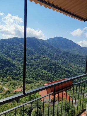 Property grounds - Charming & stylish comfortable apartment in medieval street with stunning views (Bajardo)