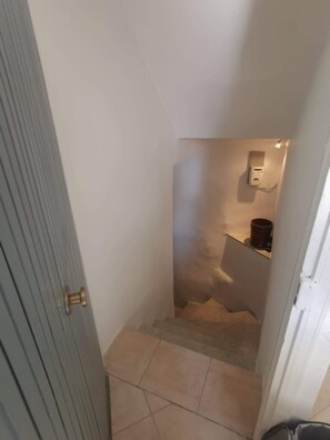 Unclassified image, 5 of 33, button - Charming & stylish comfortable apartment in medieval street with stunning views (Bajardo)