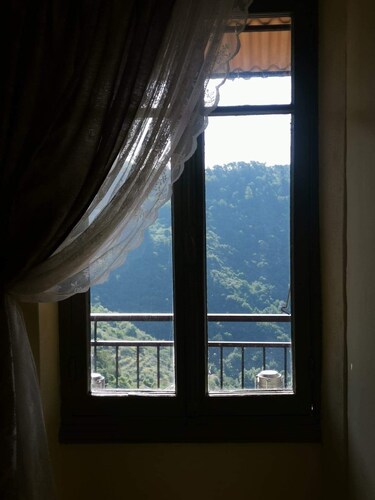 Charming & stylish comfortable apartment in medieval street with stunning views