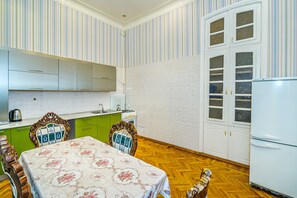 Private kitchen - Baku, 4 bedroom apt Albatros (Bakı)