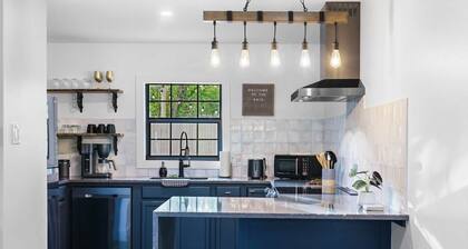 Close to Downtown! Beautiful Kitchen, 2bd, 1bath - dog friendly