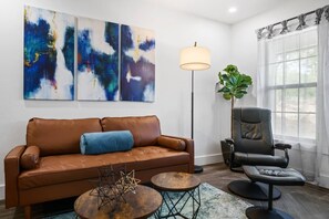 Una Smart TV, una oficina