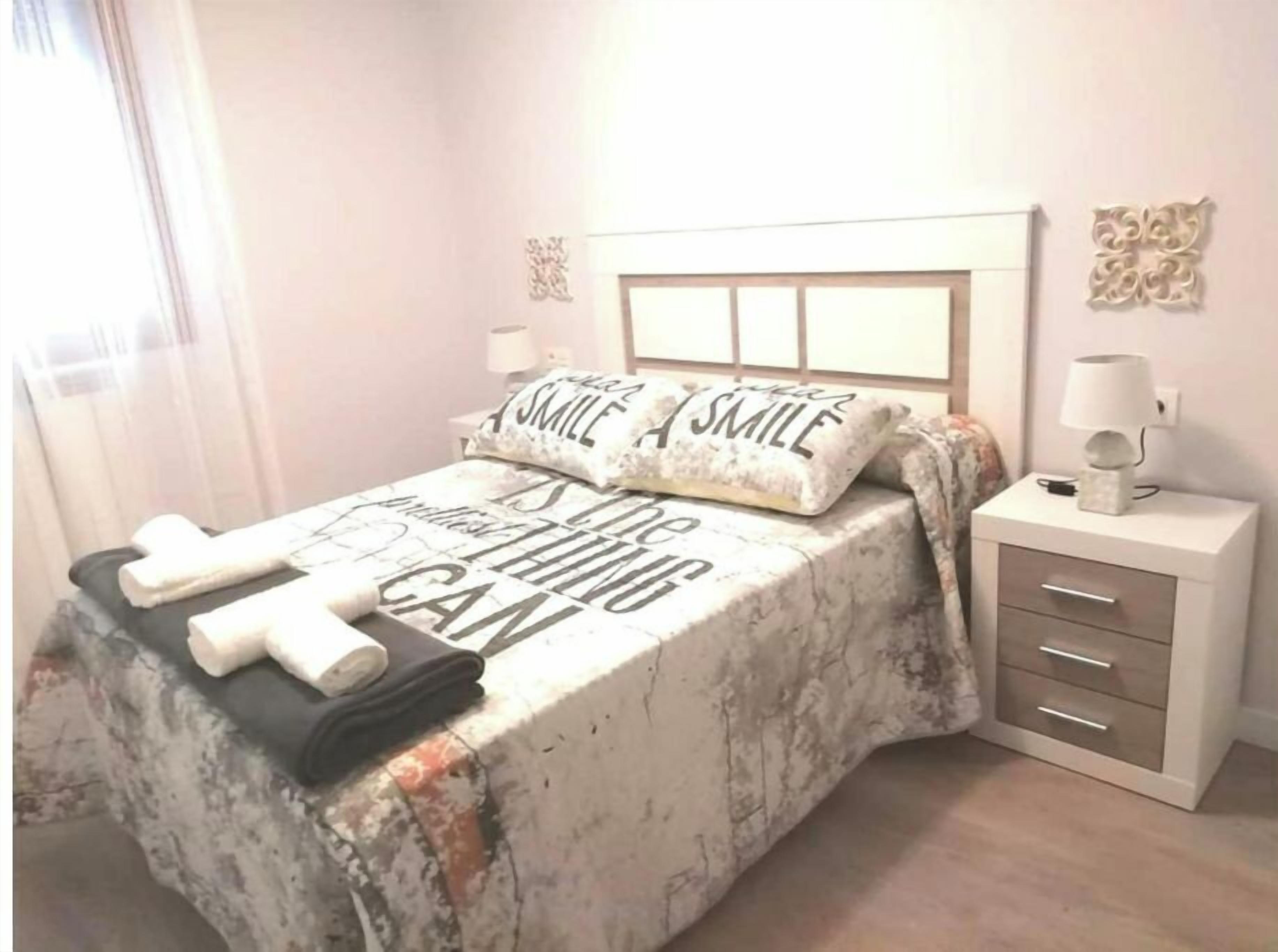 2 間睡房、書桌