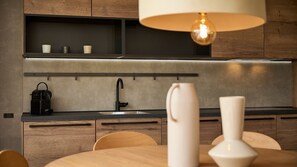 Geladeira, fogão, cooktop, lava-louças