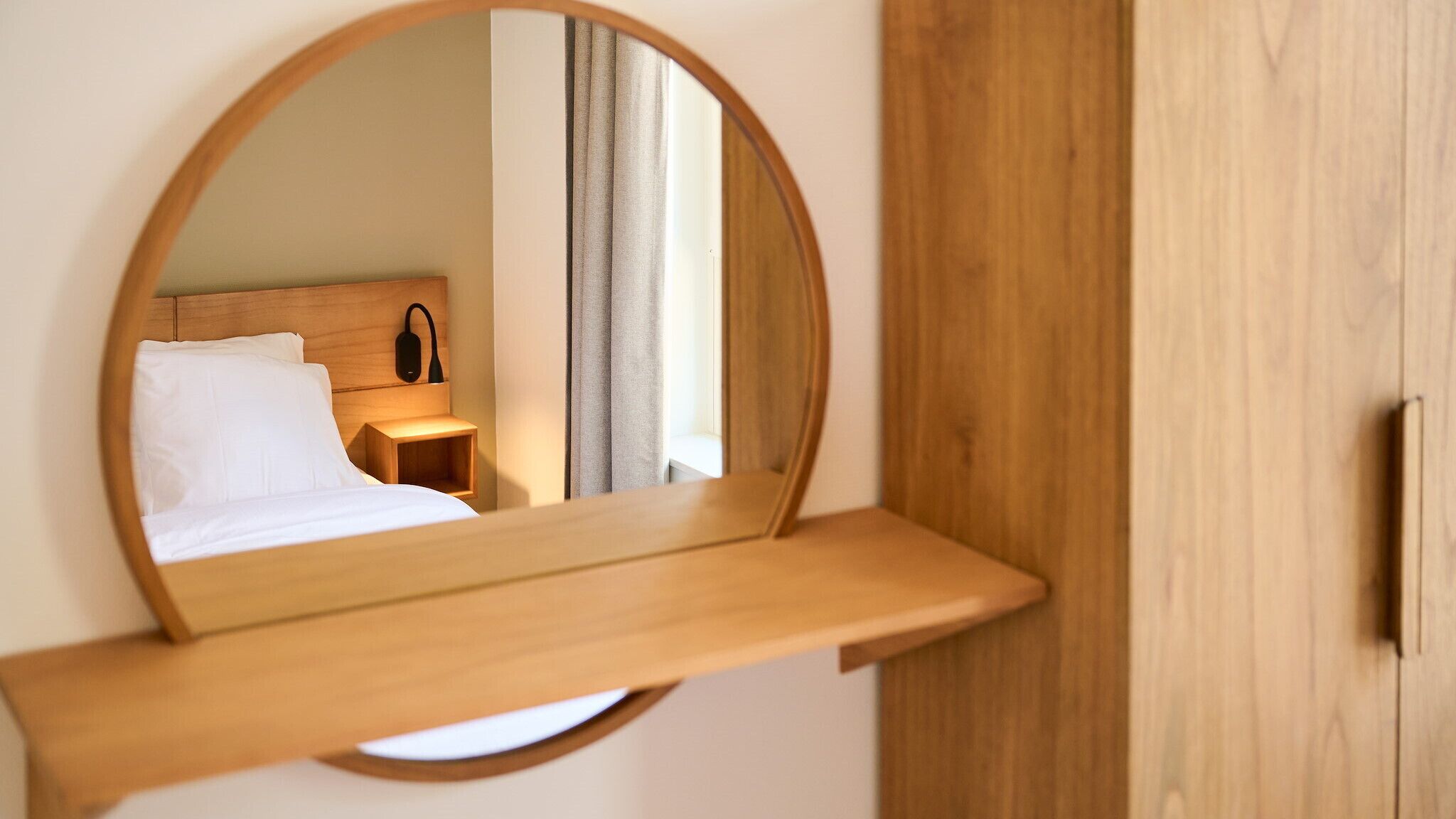 2 bedrooms, travel crib, free WiFi, bed sheets