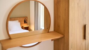 2 bedrooms, travel crib, free WiFi, bed sheets