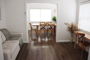 Dining room - Illinois Hotel (Five Dock)