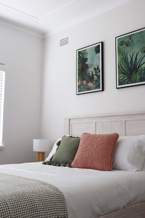 Minibar, wifi gratis y ropa de cama 