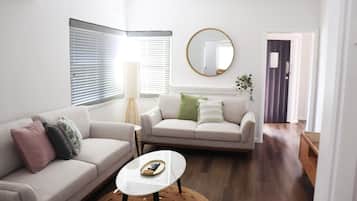 Deluxe House | Living area