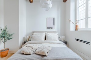 Apartment | 2 bedrooms - Casa Lazzaro Contemporary Ground Floor Apartment (Lucca)