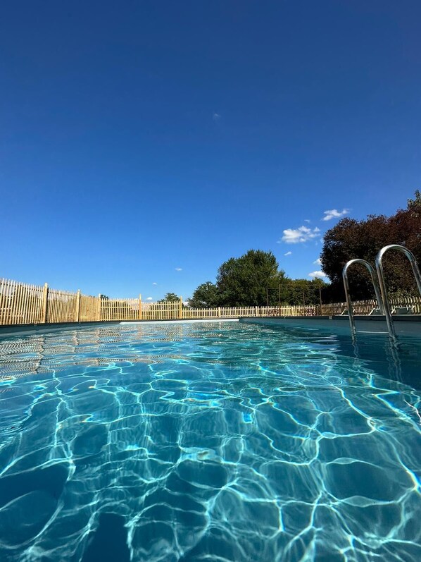 Outdoor pool - Gîte des Raînats - 30 to 40 people with swimming pool and SPA (La Perche)