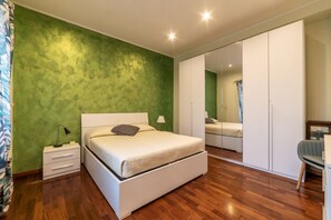 2 bedrooms, iron/ironing board, WiFi