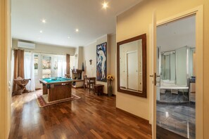 Games room - GuestHost - Comfortable and quiet apartment of 100 sqm able to accommodate up to 4 people. Located on the ground floor, with steps for access (NOT suitable for disabled), a building in a residential and quiet area, the apartment is 10 minutes walk from S (Roma)