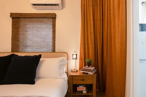 1 habitación, tabla de planchar con plancha y cuna de viaje