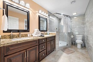 Hair dryer, towels, soap, shampoo - Pool Paradise | Yard BBQ | Games WiFi | Sleeps 16 (Houston)