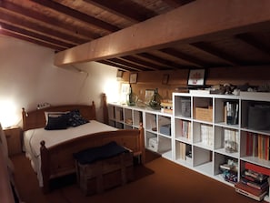 4 bedrooms, iron/ironing board, WiFi - Beautiful stone family home with swimming pool (La Jarrie-Audouin)