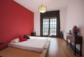 9 Schlafzimmer, Schreibtisch, Bügeleisen/Bügelbrett, Reisekinderbett