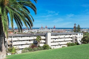 Exterior - First floor good value budget accommodation for up to 4 people. (Fremantle)