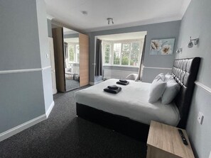 Free WiFi, bed sheets - Regency House (Loughborough)