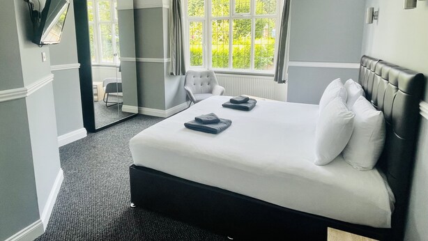 WiFi (free), bed sheets - Regency House (Loughborough)