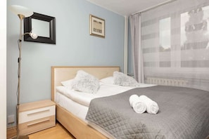 2 bedrooms, iron/ironing board, WiFi, bed sheets