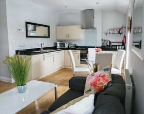 TV - Deluxe 2 bedroom apartment (Harrogate)