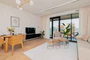 TV - Tarasy Bałtyku 31 Gdańsk | Prestige Apartment with Balcony and Parking (Gdansk)