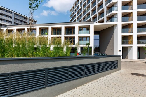Elegant Studio | Balcony and Private Parking