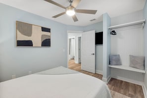 2 bedrooms, desk, iron/ironing board, WiFi
