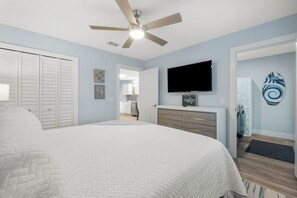 2 bedrooms, desk, iron/ironing board, WiFi