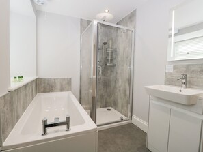 Cottage | Bathroom | Shower