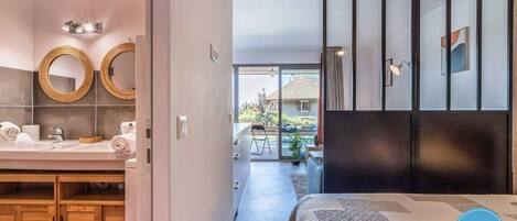 1 chambre, fer et planche Ă repasser, Wi-Fi gratuit, draps fournis