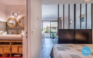 1 chambre, fer et planche à repasser, Wi-Fi gratuit, draps fournis