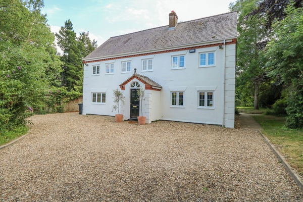 Cottage | Front of property