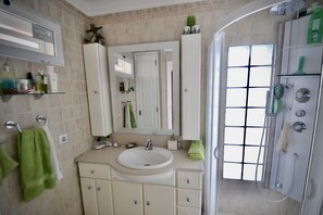 Shower - Apartment with communal swimming pool in Playa de Mogan - Paraiso (lomo quiebre)