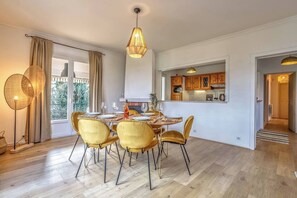 Dining - L'Abeliano - house with pool near Uzès. (CONNAUX)