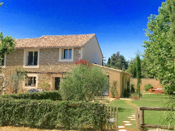 Exterior - Vacation rental with heated outdoor spa (Châteaurenard)