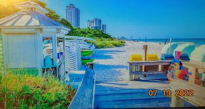 FISHERMANS PARADISE WATERFRONT POOL HOME 2 minute drive to the beach