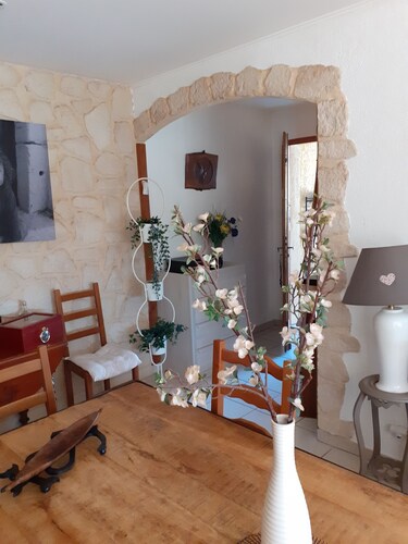 10km from Pont du Gard pretty villa in a quiet area with swimming pool