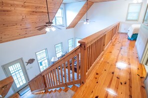 المنشأة من الداخل