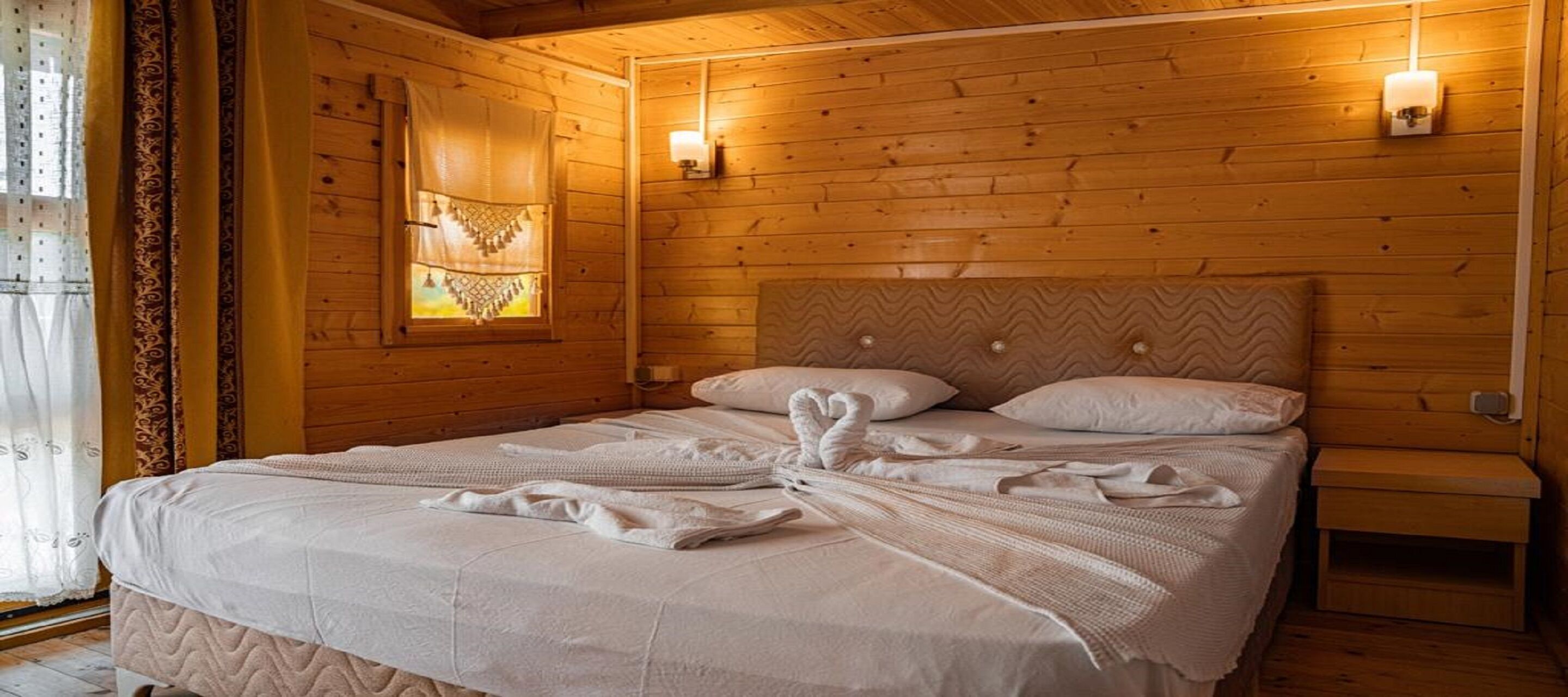 Bungalow | Blackout drapes, iron/ironing board, free WiFi